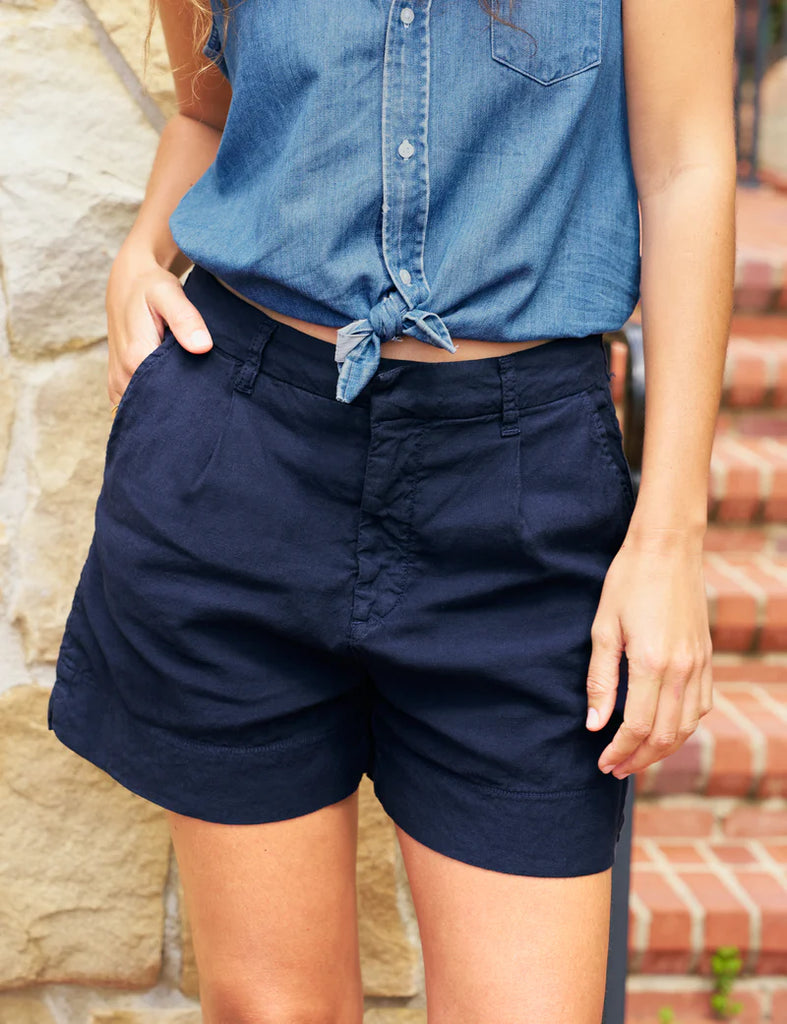 WATERFORD Performance Linen Walking Shorts in Navy