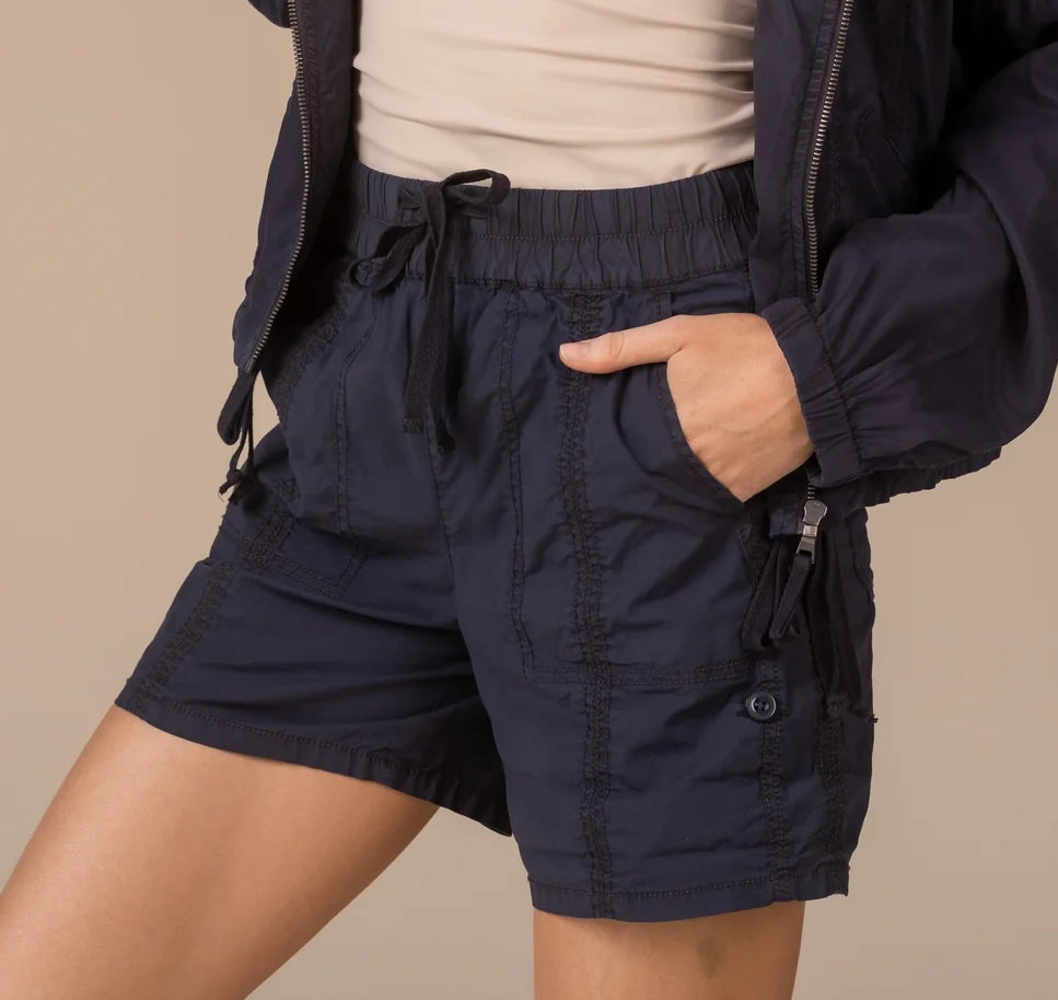 GROVE Stretch Poplin Shorts in Navy