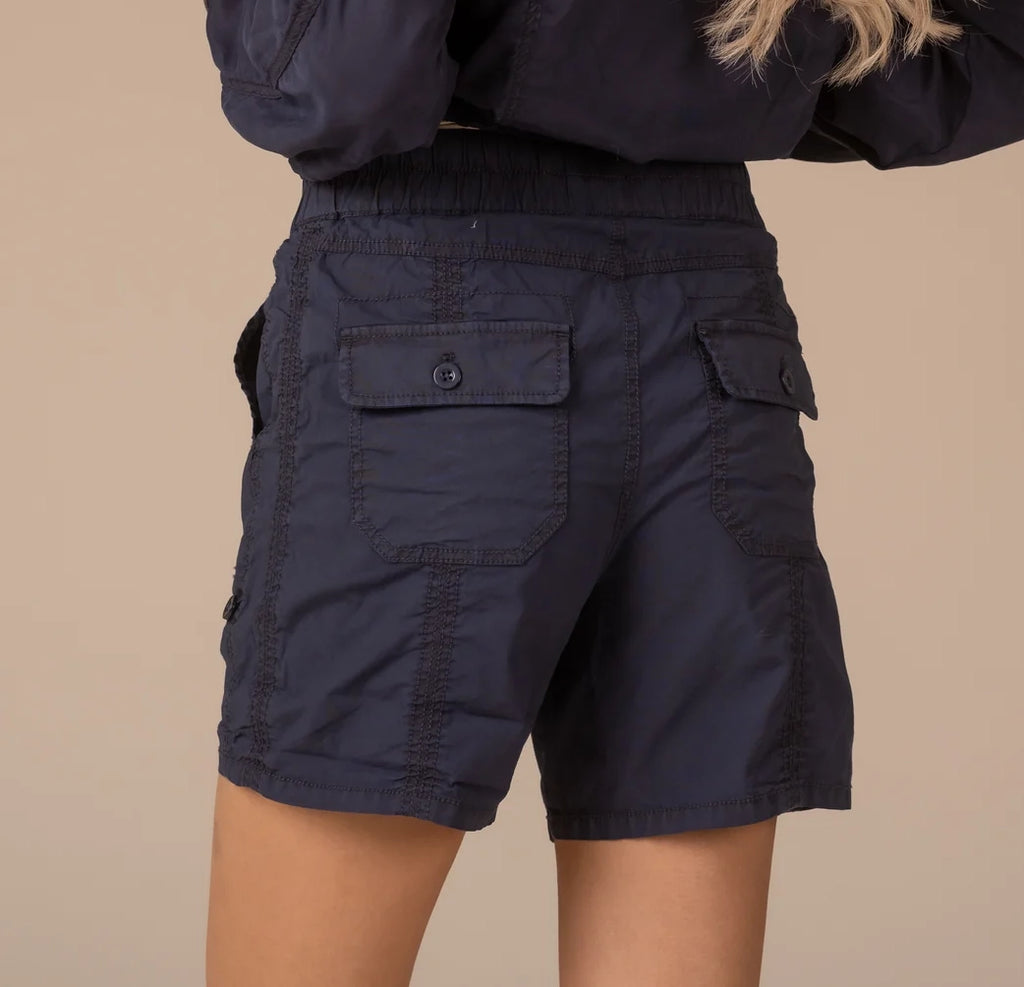 GROVE Stretch Poplin Shorts in Navy