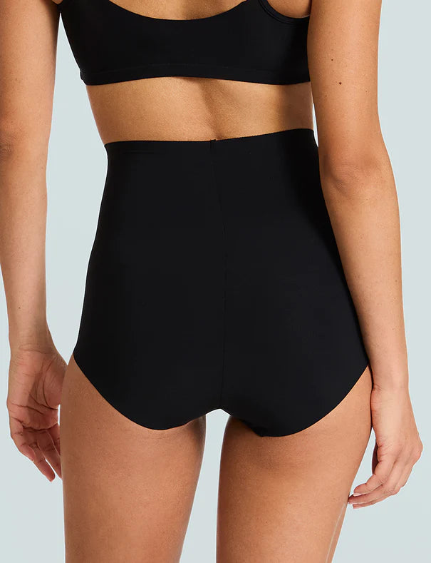 CLASSIC Control Brief in Black