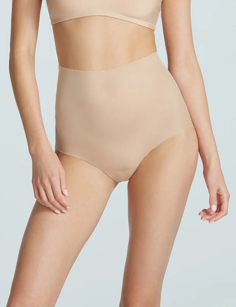FEATHERLIGHT Control Brief in Beige