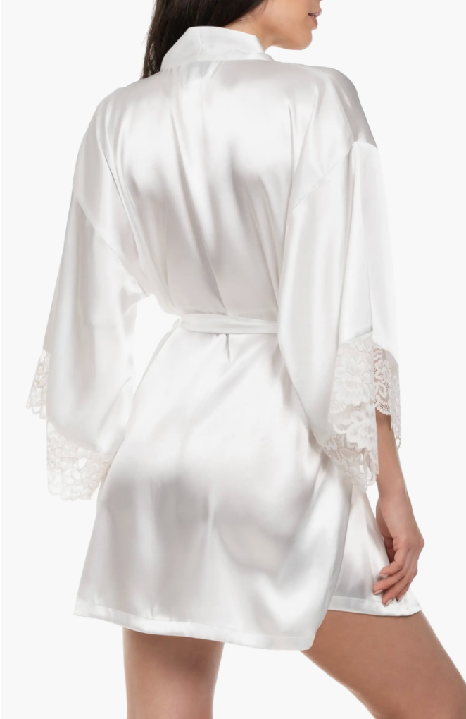 LA BELLE Robe in Ivory