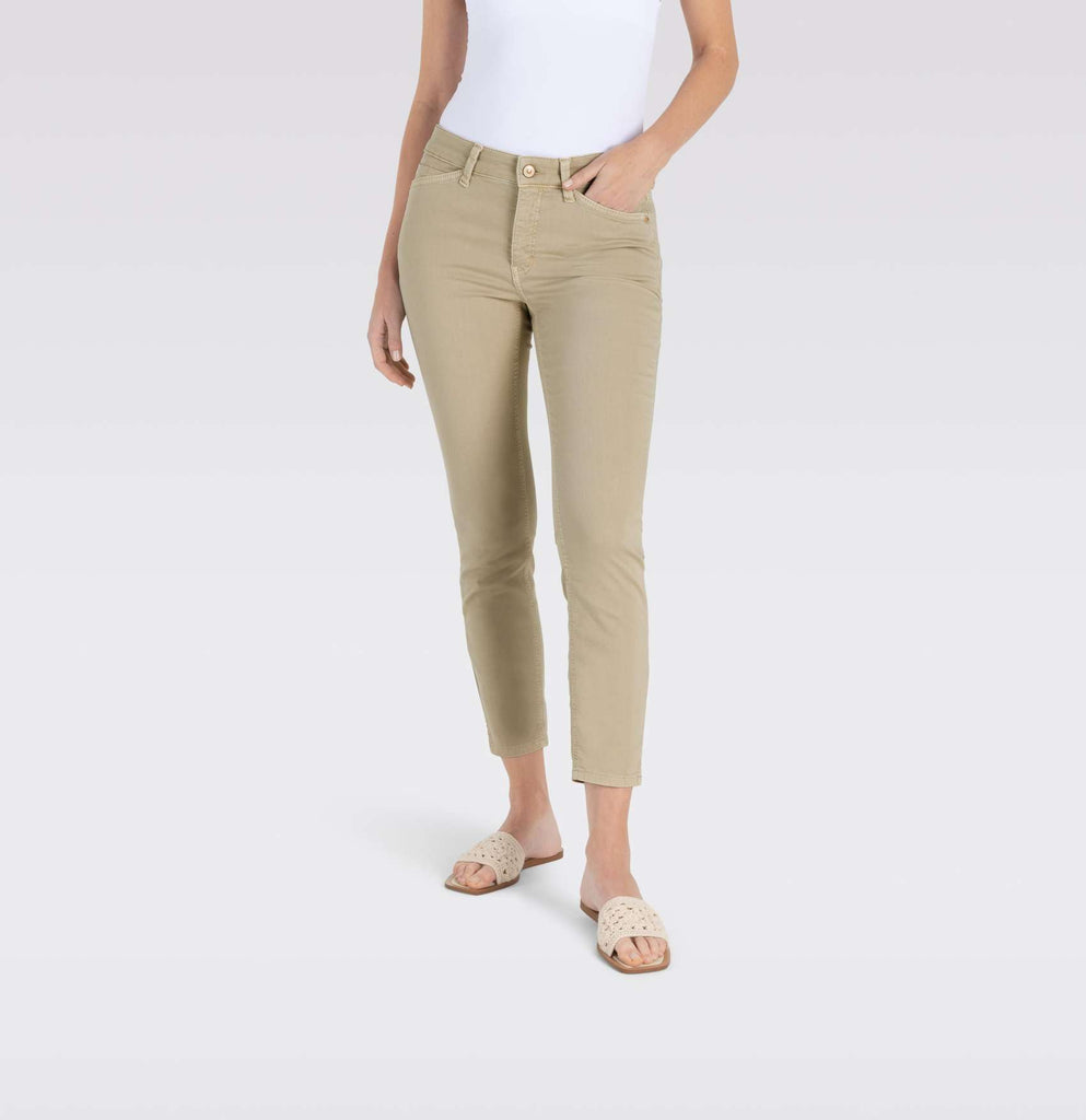 DREAM SUMMER Slim Crop Jeans in Smoothly Beige