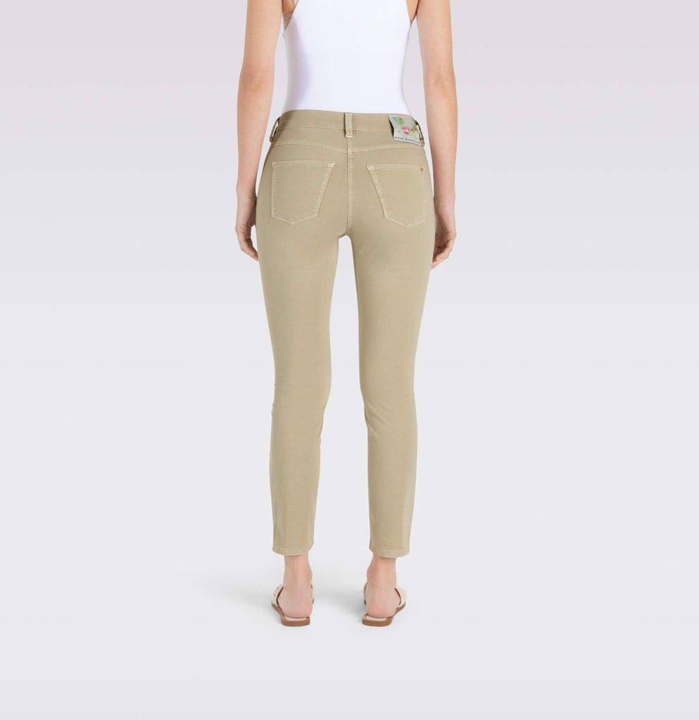 DREAM SUMMER Slim Crop Jeans in Smoothly Beige