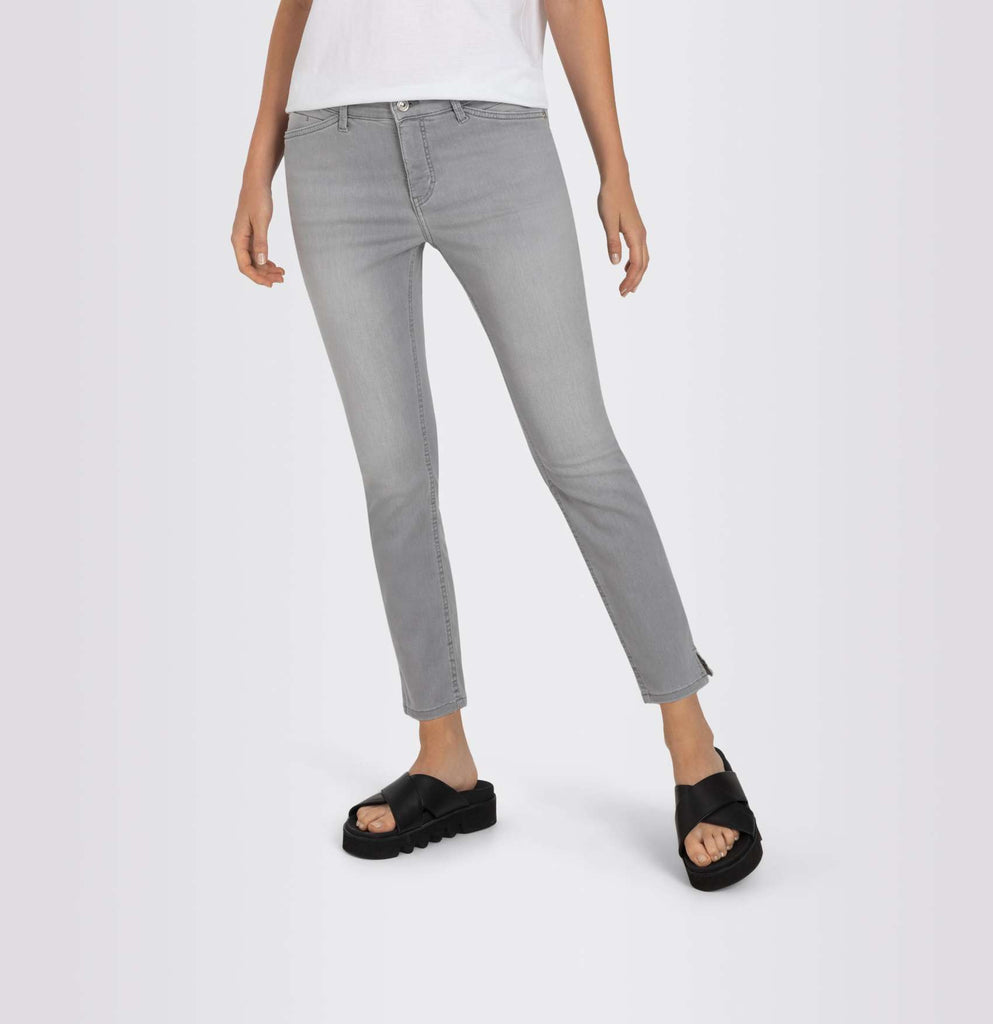 DREAM SUMMER Slim Crop Jeans in Authentic Light