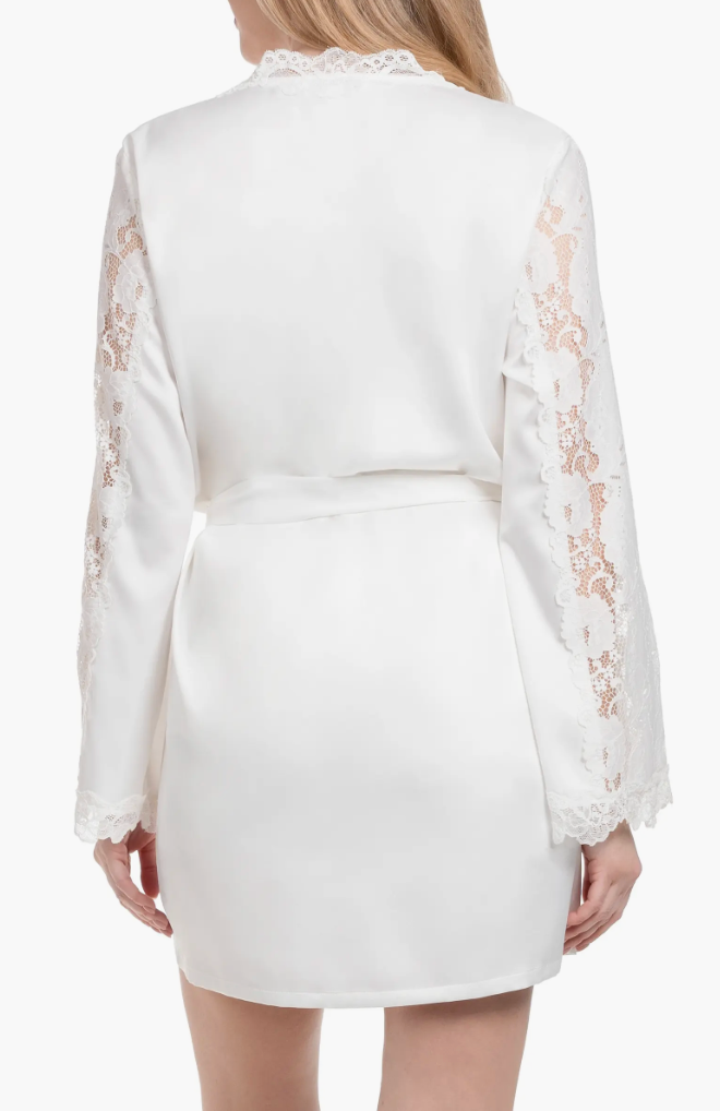 SHYLA Robe in Ivory