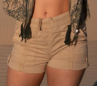 GROVE Stretch Poplin Shorts in Raffia