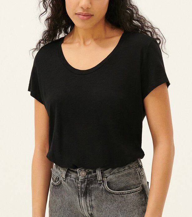 JACKSONVILLE U-Neck Short Sleeve Tee in Black