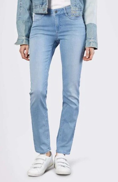 DREAM Straight Jeans in Basic Bleached Blue