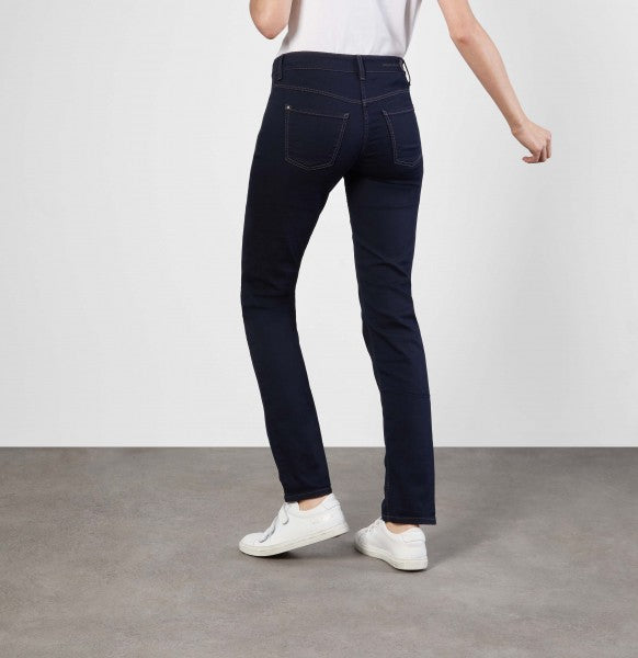 DREAM Straight Jeans in Simple Blue Washed – Christina's Luxuries