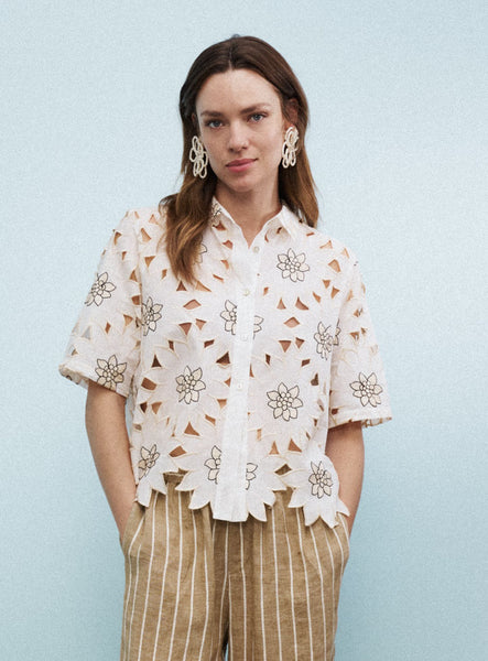 BEA Embroidered Cut-Out S/S Blouse in Cream