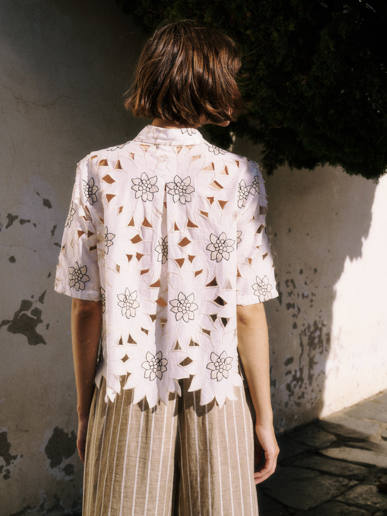 BEA Embroidered Cut-Out S/S Blouse in Cream
