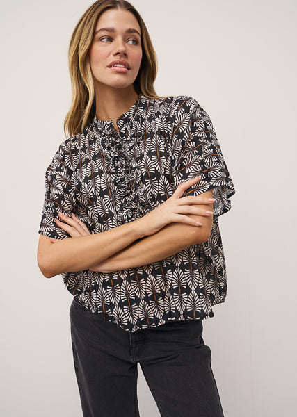 DAISY Ruffle Front S/S Blouse in Navy/White