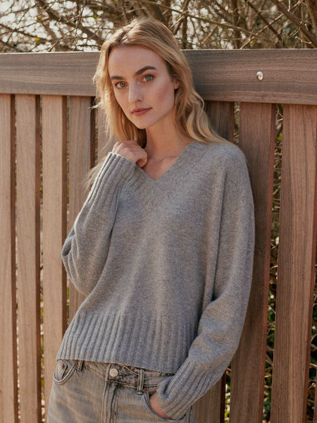 Cashmere Relaxed V-Neck in Light Grey