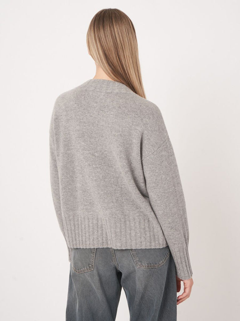 Cashmere Relaxed V-Neck in Light Grey