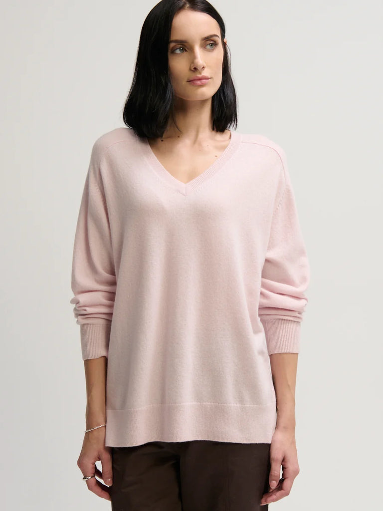 BOYFRIEND Cashmere V-Neck in Porcelain