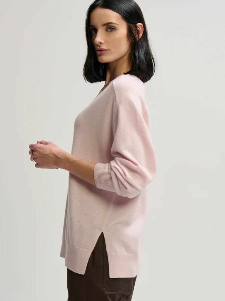 BOYFRIEND Cashmere V-Neck in Porcelain