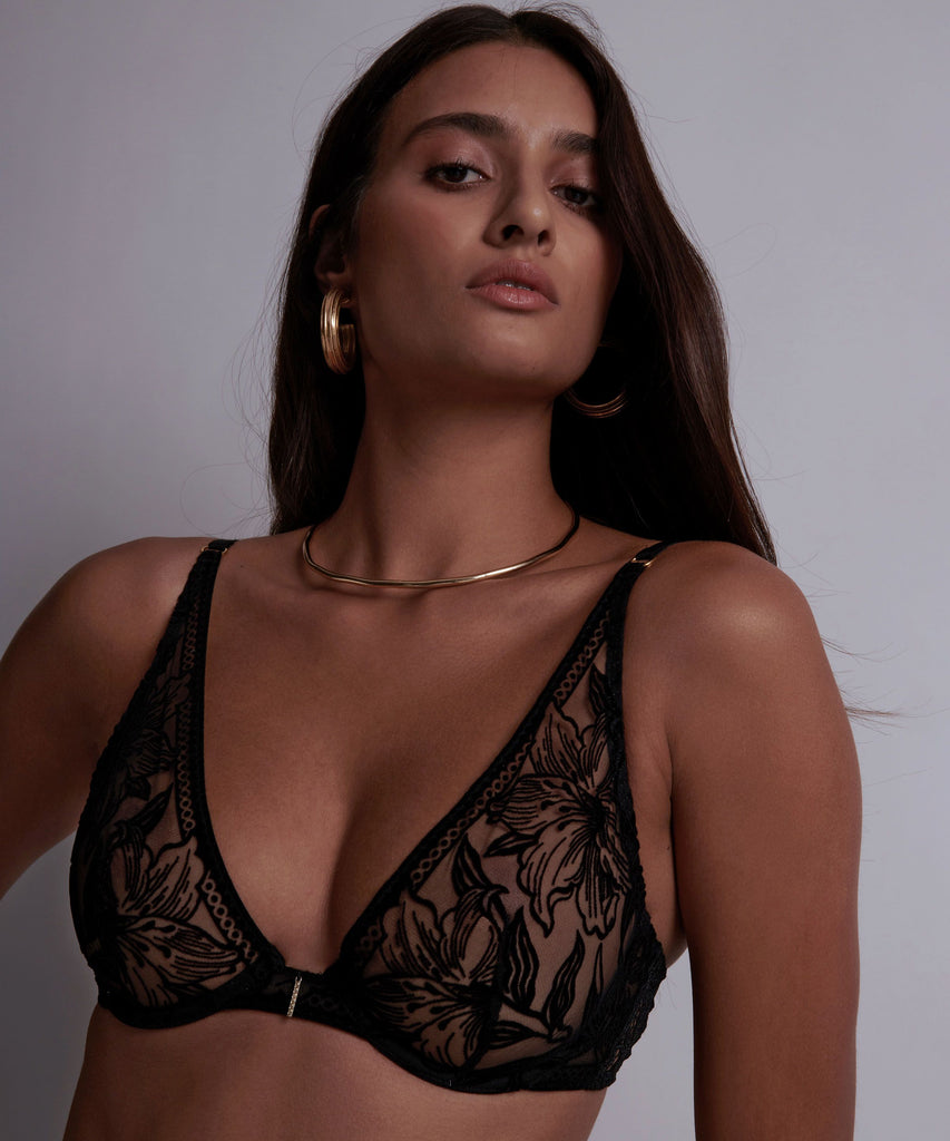 HEART TO BODY Plunge Bra in Black – Christina's Luxuries