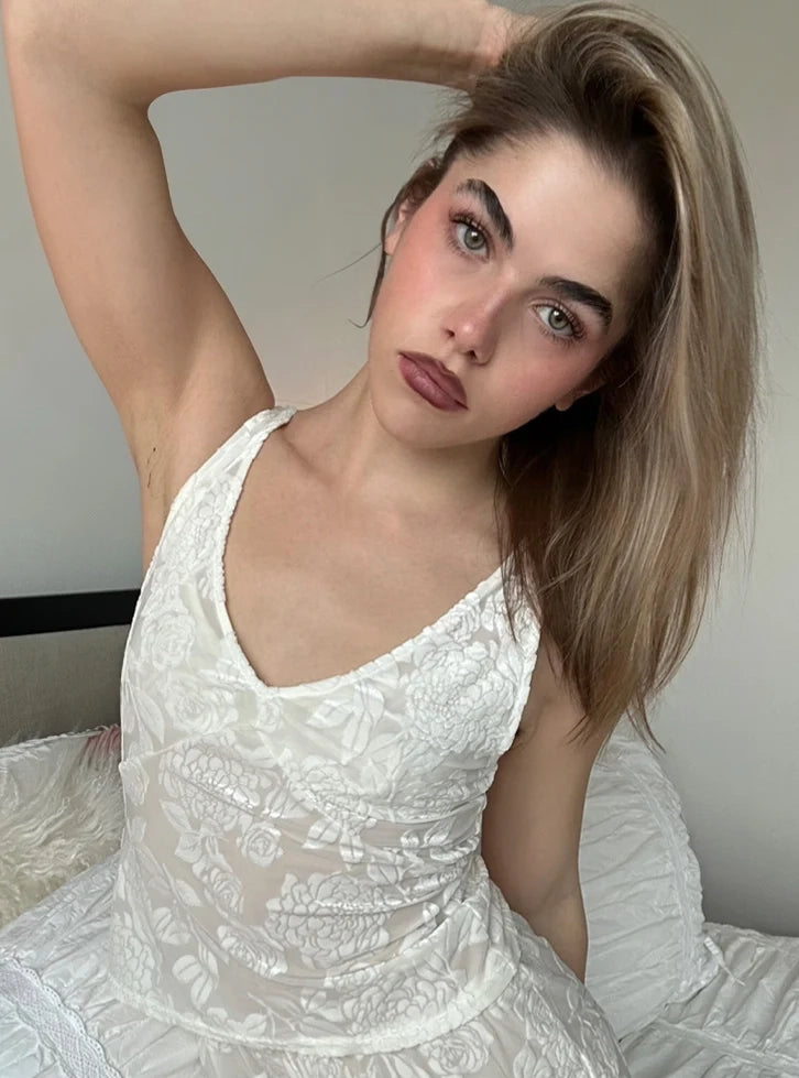 BED OF ROSES Tank in Winter White