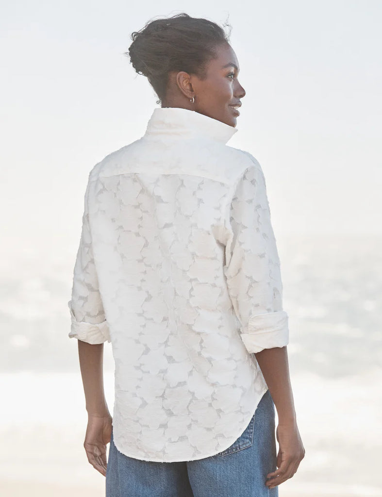 EILEEN Shirt in Textured White Flowers