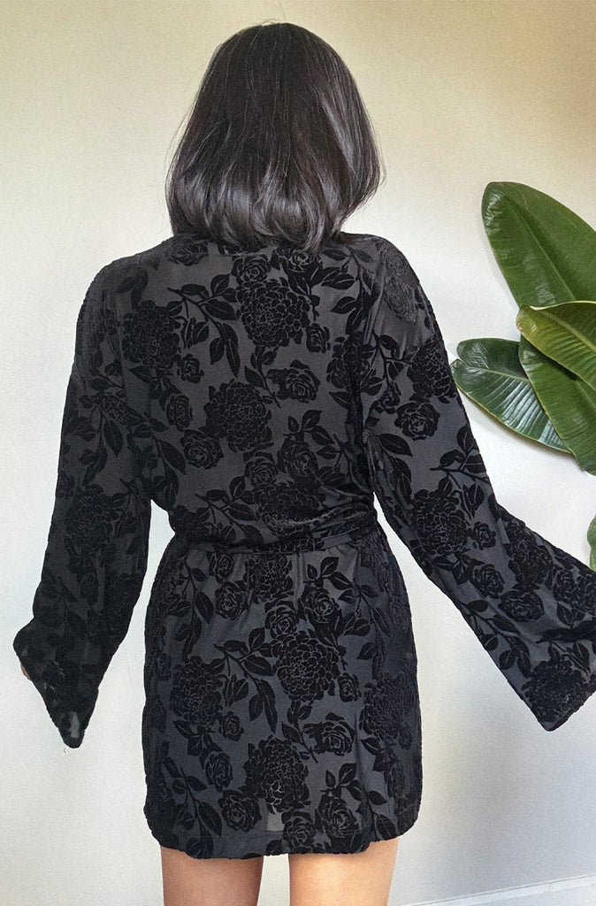 BED OF ROSES Kimono Robe in Khol