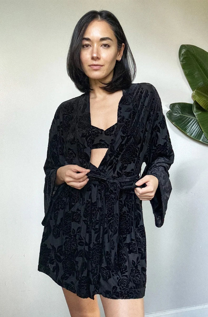 BED OF ROSES Kimono Robe in Khol
