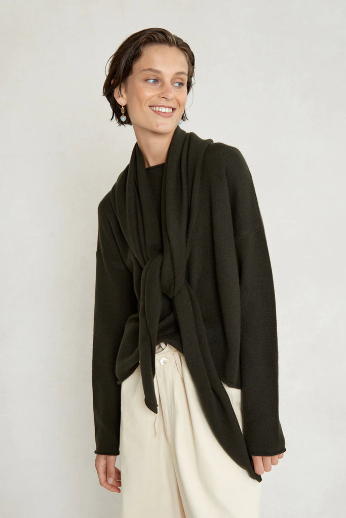 Cashmere/Wool Triangle Scarf in Black