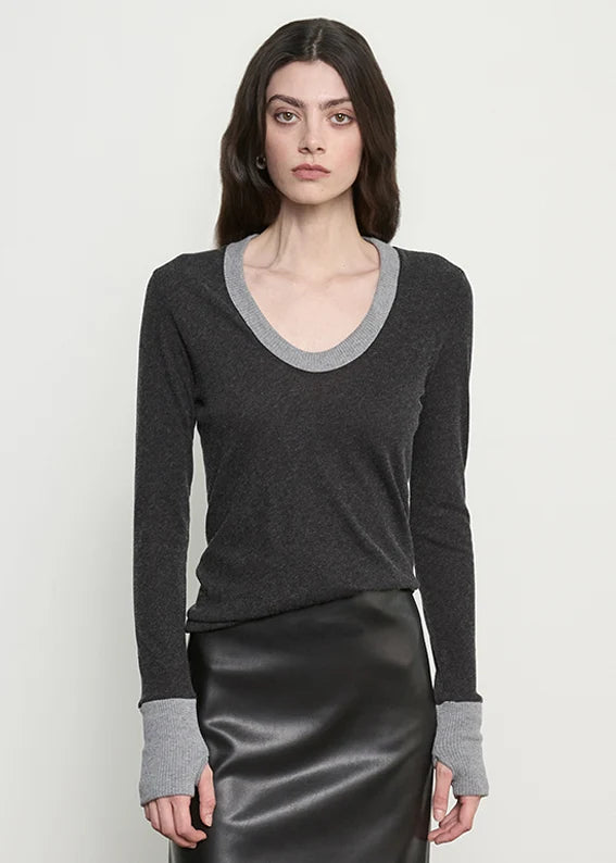 Cotton/Cashmere Contrast Cuffed V-Neck in Charcoal/Smoke