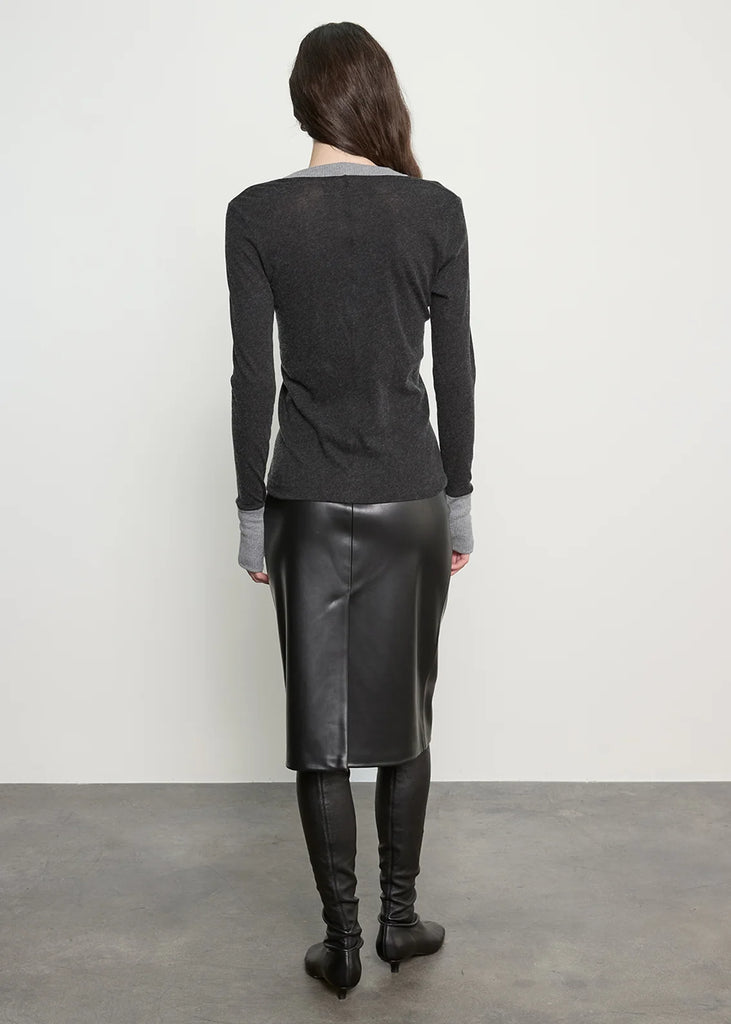 Cotton/Cashmere Contrast Cuffed V-Neck in Charcoal/Smoke