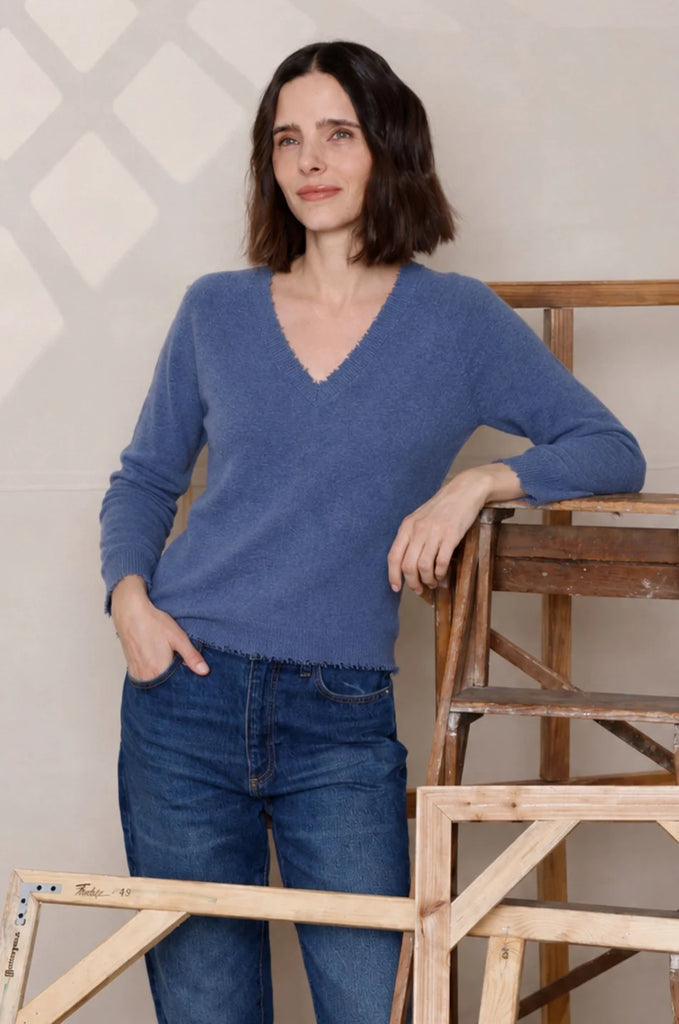 Cashmere/Cotton Frayed Edge V-Neck in Harbour Blue