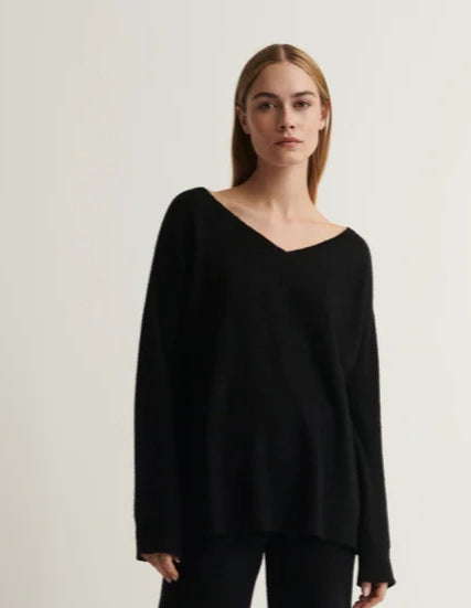PAULA Cashmere V-Neck Sweater in Black