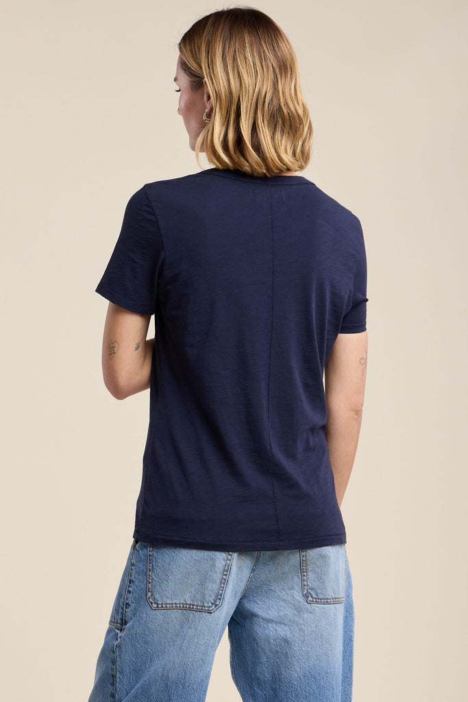 BRIELLA Short Sleeve V-Neck Tee in Navy