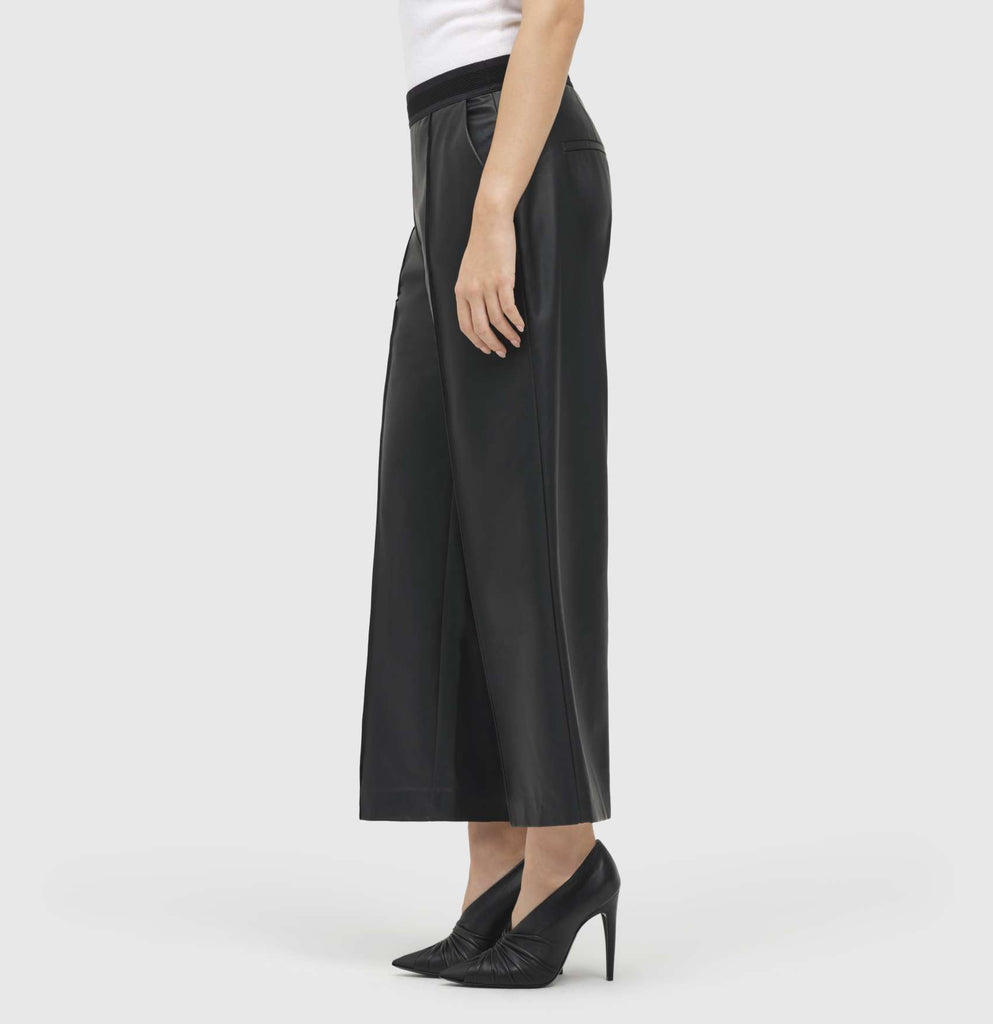 CHIARA Vegan Leather Cropped Pants in Black