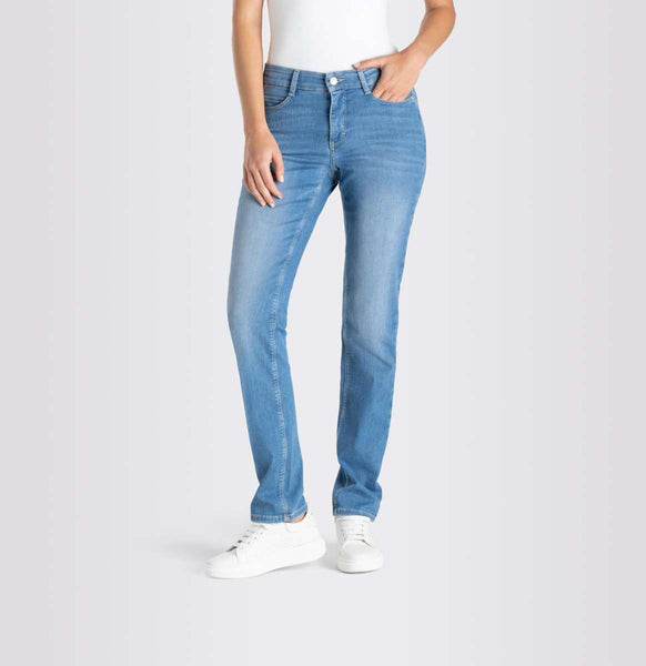 DREAM Straight Jeans in Simple Blue Washed