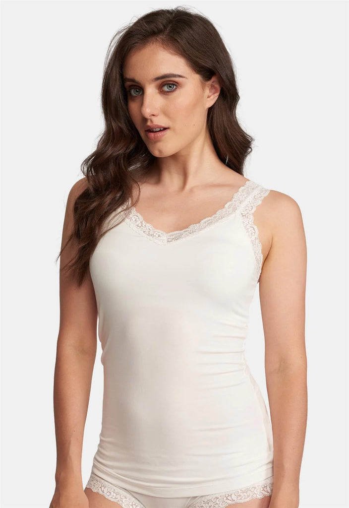 Nude T-shirt multiway bra with Chantilly lace